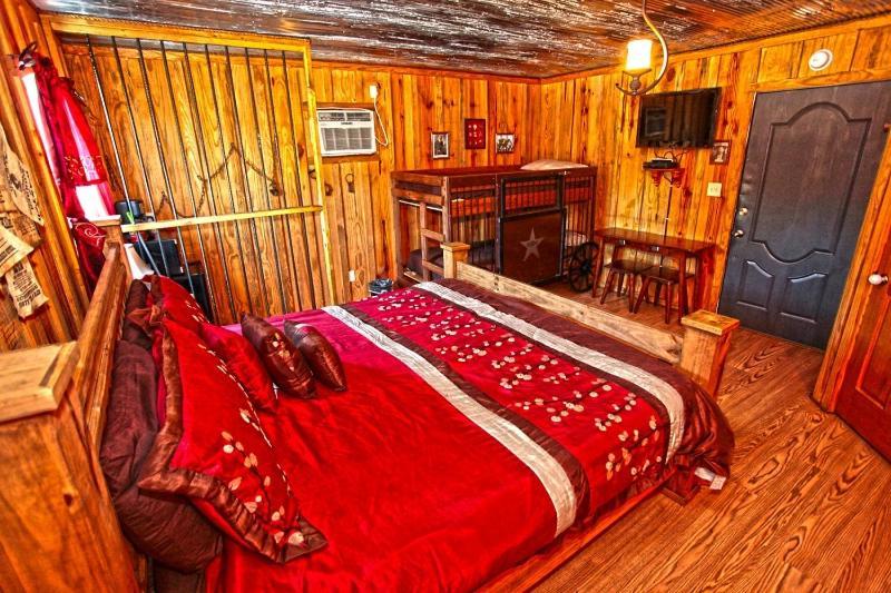 Diamonds Old West Hotel Мърфрисборо Екстериор снимка
