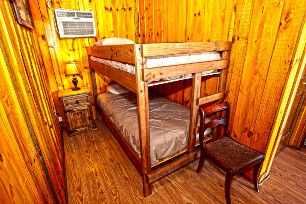 Diamonds Old West Hotel Мърфрисборо Екстериор снимка
