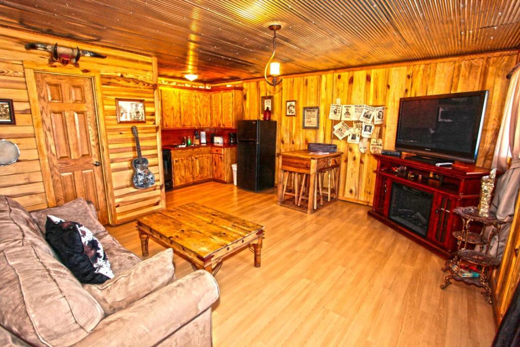 Diamonds Old West Hotel Мърфрисборо Екстериор снимка