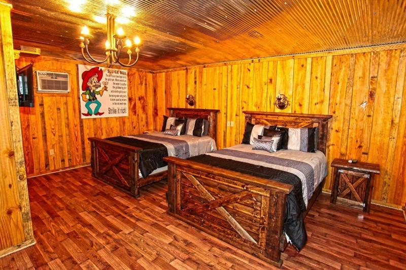 Diamonds Old West Hotel Мърфрисборо Екстериор снимка