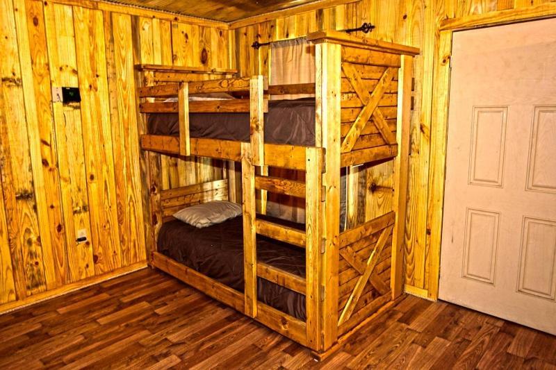 Diamonds Old West Hotel Мърфрисборо Екстериор снимка