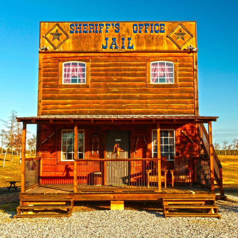 Diamonds Old West Hotel Мърфрисборо Екстериор снимка