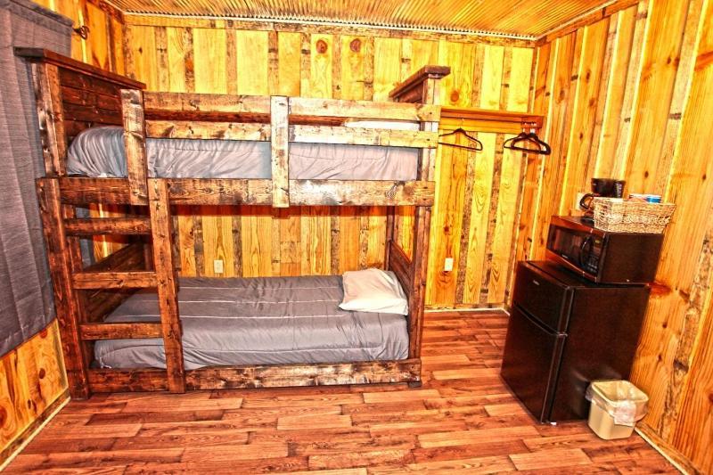 Diamonds Old West Hotel Мърфрисборо Екстериор снимка