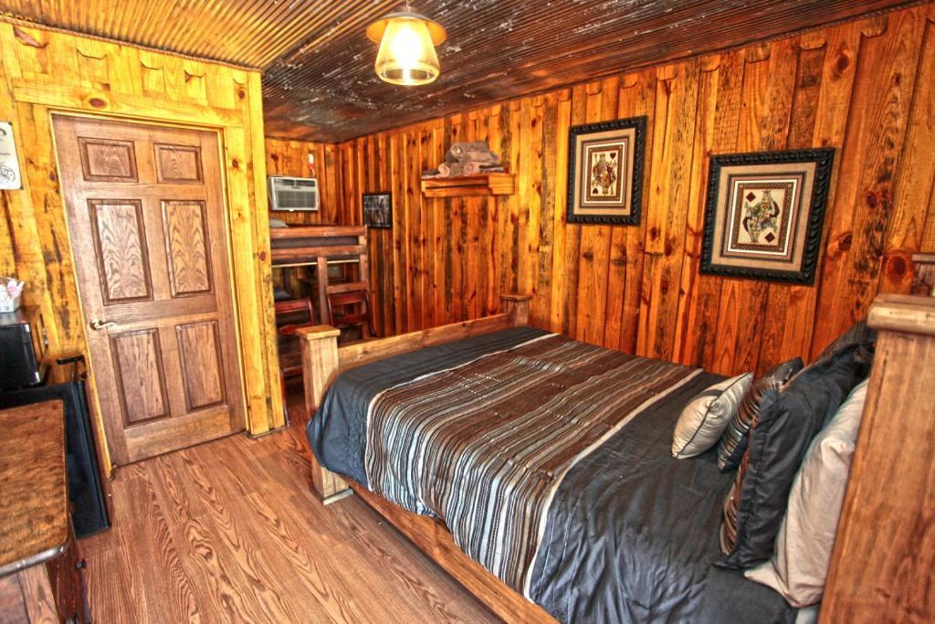 Diamonds Old West Hotel Мърфрисборо Екстериор снимка