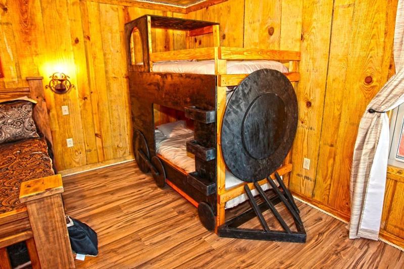 Diamonds Old West Hotel Мърфрисборо Екстериор снимка