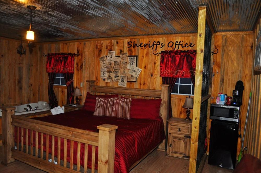 Diamonds Old West Hotel Мърфрисборо Екстериор снимка