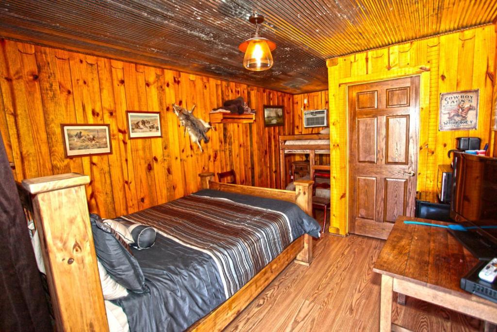 Diamonds Old West Hotel Мърфрисборо Екстериор снимка