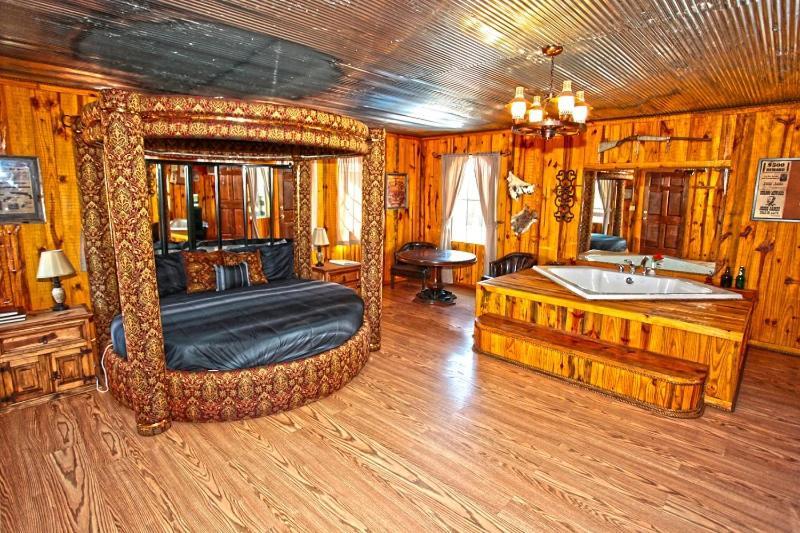 Diamonds Old West Hotel Мърфрисборо Екстериор снимка